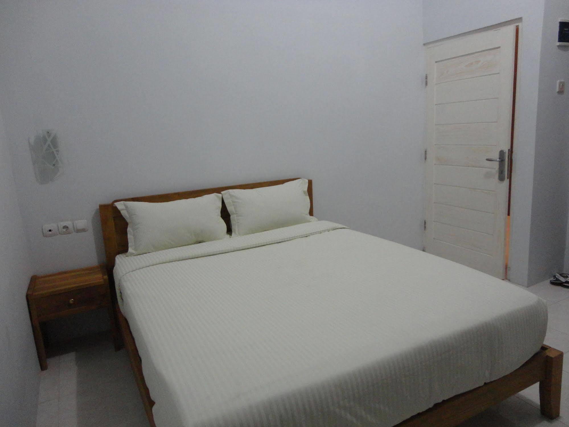 Pendowo Huis Guest House Джокьякарта Экстерьер фото
